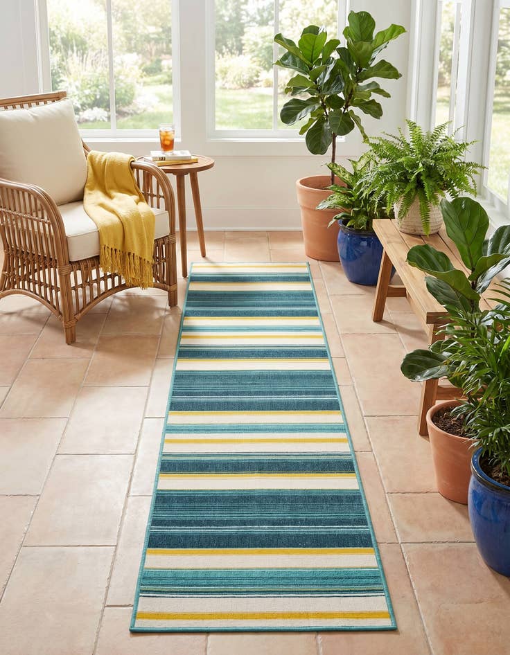 Detail image of 2' 7 x 12' Easy-Clean Border Indoor / Outdoor Runner Rug