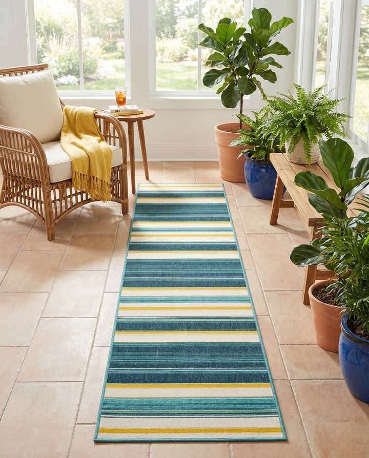 2' 7 x 12' Easy-Clean Border Indoor / Outdoor Runner Rug