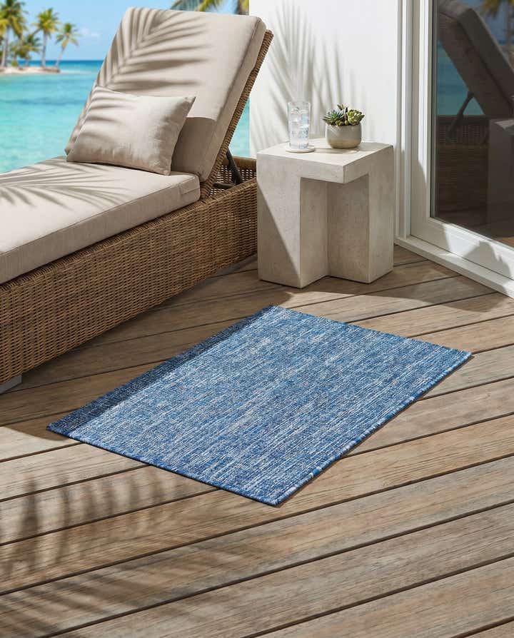 2' x 3' Easy-Clean Solid Indoor / Outdoor Rug