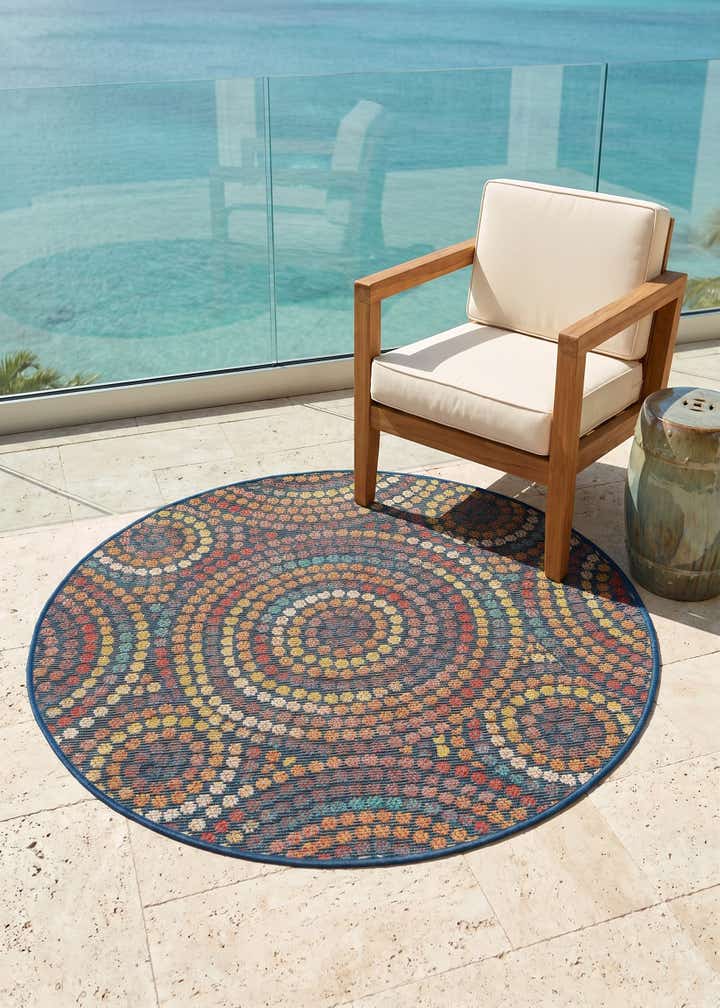 4' 1 x 4' 1 Easy-Clean Baja Indoor / Outdoor Round Rug
