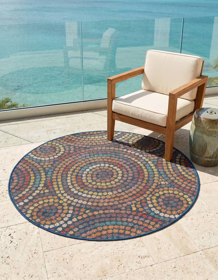 Detail image of 4' 1 x 4' 1 Easy-Clean Baja Indoor / Outdoor Round Rug