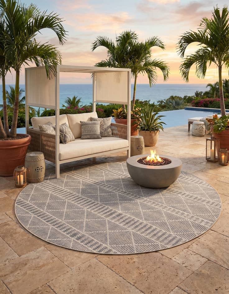 Detail image of 7' 10 x 7' 10 Easy-Clean Trellis Indoor / Outdoor Round Rug