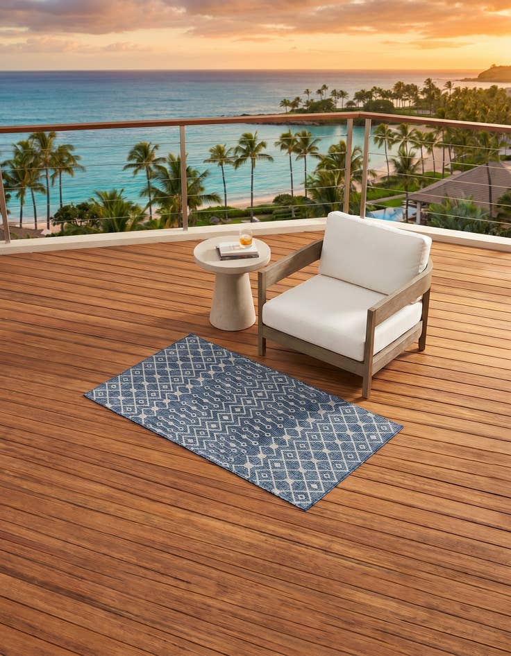 Detail image of 3' x 5' 3 Easy-Clean Lattice Indoor / Outdoor Rug