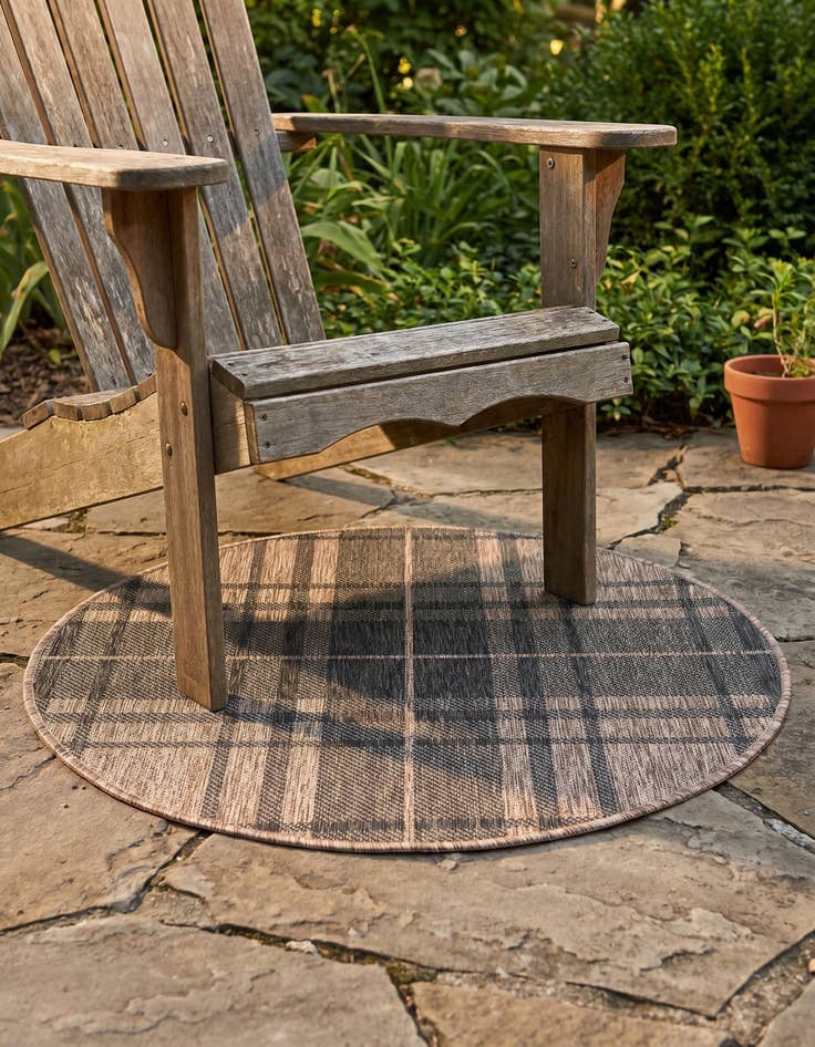 Detail image of 3' x 3' Easy-Clean Checkered Indoor / Outdoor Round Rug