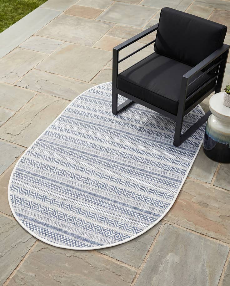 Detail image of 3' x 5' 3 Easy-Clean Ribbon Indoor / Outdoor Oval Rug