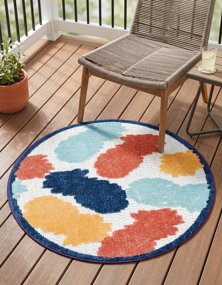 Detail image of 3' 3 x 3' 3 Easy-Clean Belize Indoor / Outdoor Round Rug