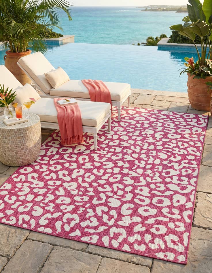 Detail image of 5' 3 x 8' Easy-Clean Safari Indoor / Outdoor Rug
