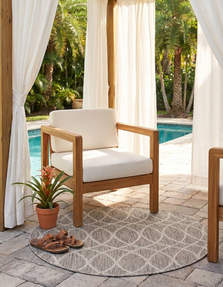 Detail image of 3' x 3' Easy-Clean Lattice Indoor / Outdoor Round Rug