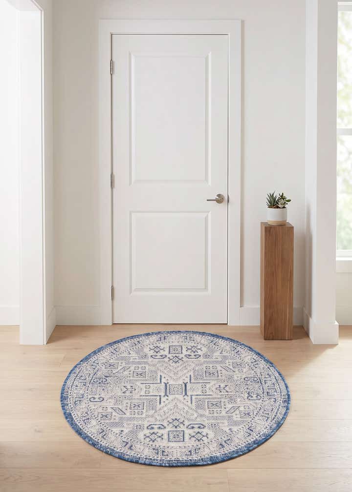 3' x 3' Easy-Clean Aztec Indoor / Outdoor Round Rug