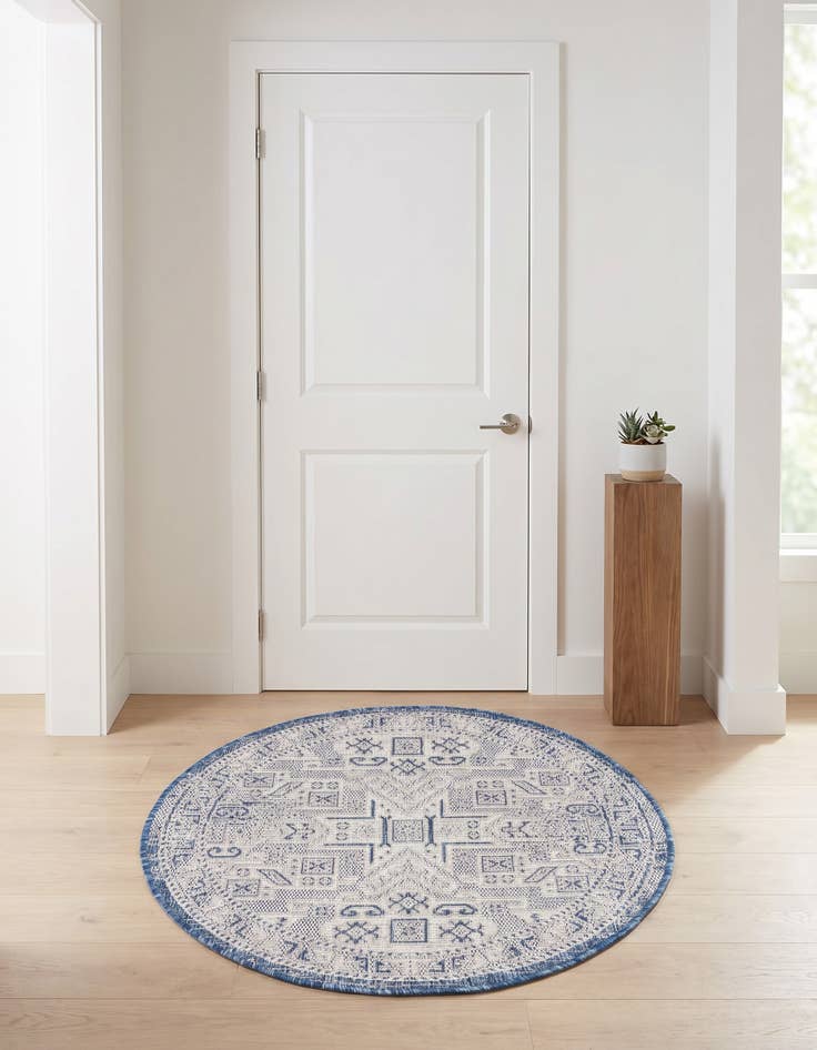 Detail image of 3' x 3' Easy-Clean Aztec Indoor / Outdoor Round Rug
