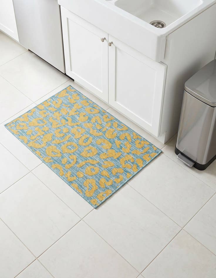 Detail image of 2' x 3' Easy-Clean Safari Indoor / Outdoor Rug