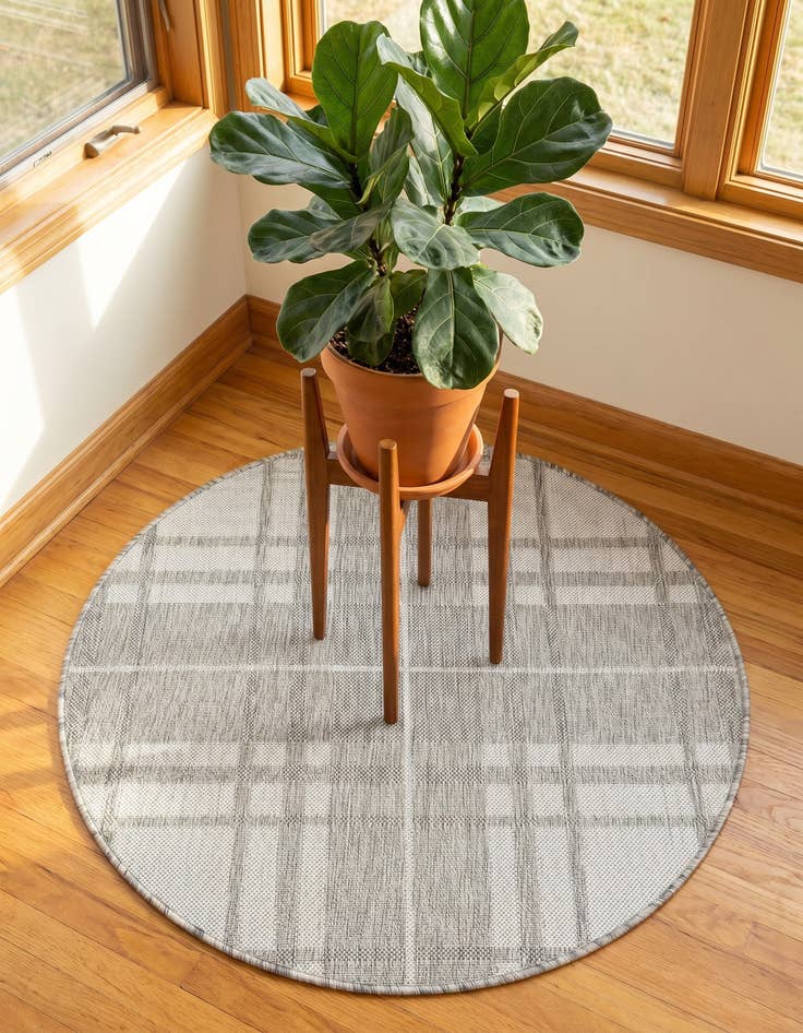 Detail image of 3' x 3' Easy-Clean Checkered Indoor / Outdoor Round Rug