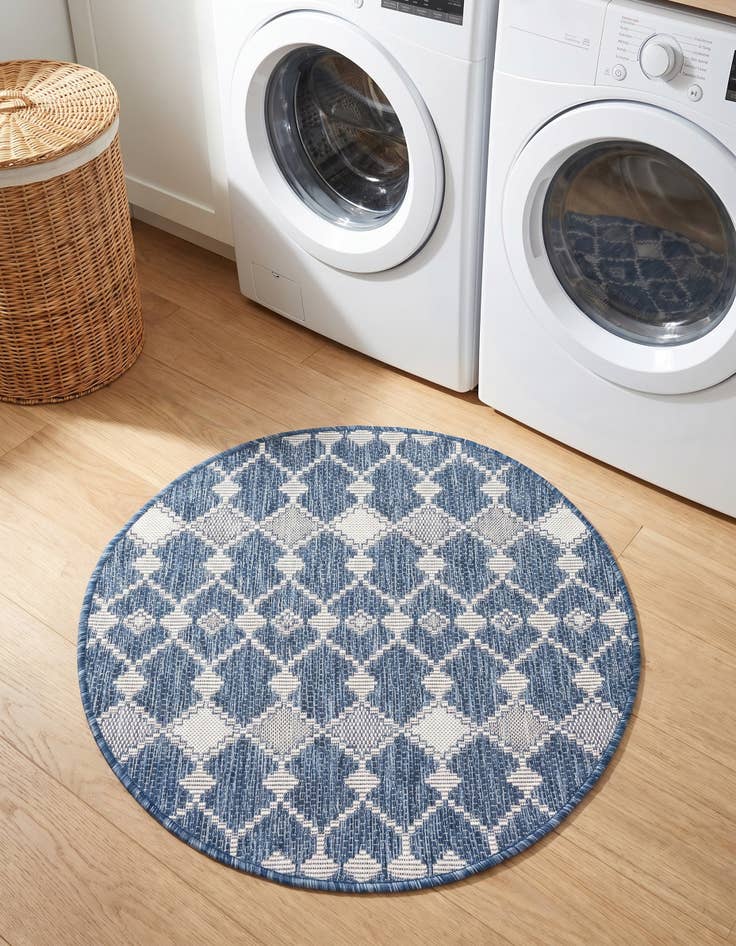 Detail image of 3' x 3' Easy-Clean Trellis Indoor / Outdoor Round Rug