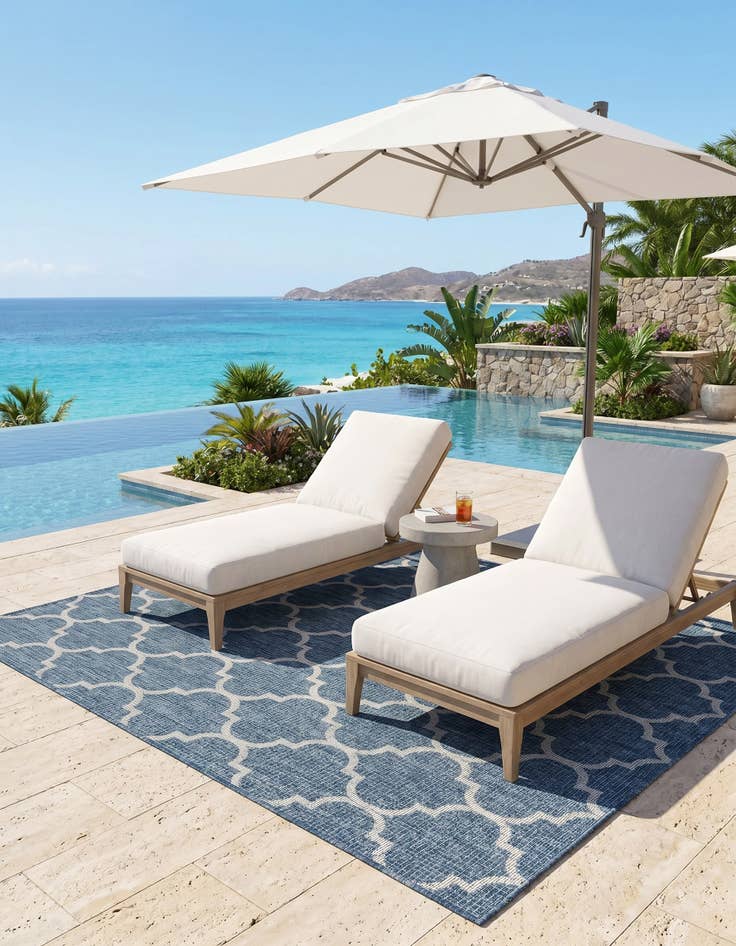 Detail image of 7' x 10' Easy-Clean Lattice Indoor / Outdoor Rug