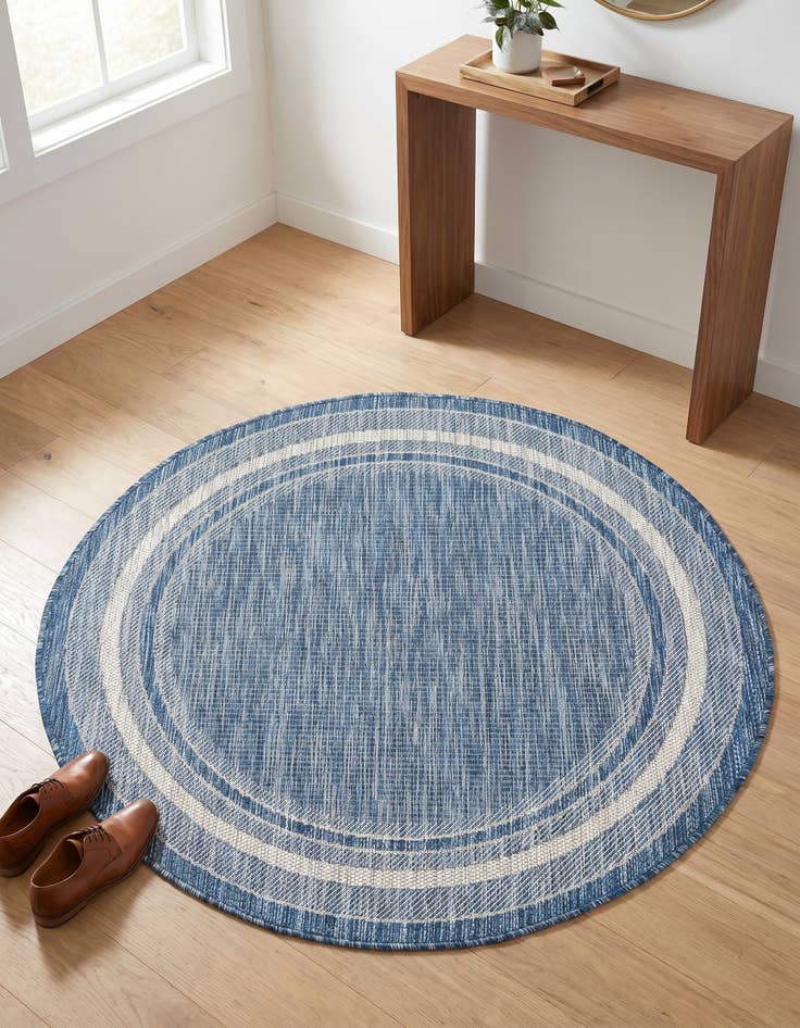 Detail image of 4' x 4' Easy-Clean Border Indoor / Outdoor Round Rug