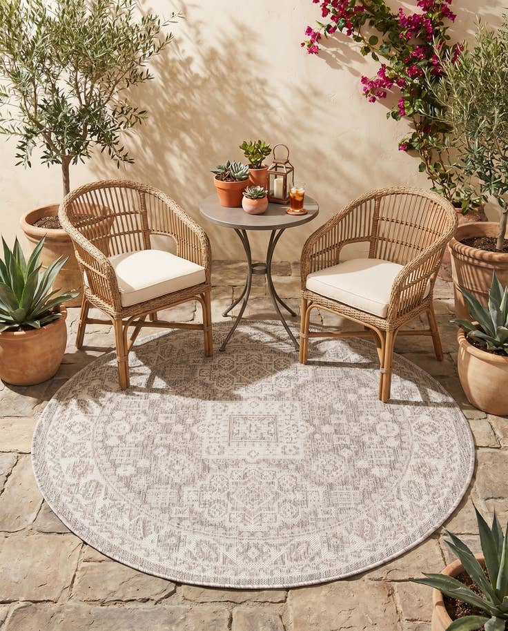 Detail image of 4' x 4' Easy-Clean Aztec Indoor / Outdoor Round Rug