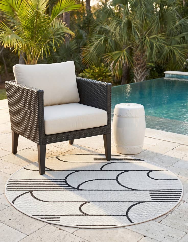 Detail image of 4' x 4' Easy-Clean Modern Indoor / Outdoor Round Rug
