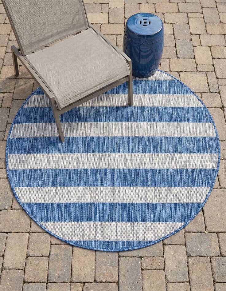 Detail image of 4' x 4' Easy-Clean Ribbon Indoor / Outdoor Round Rug