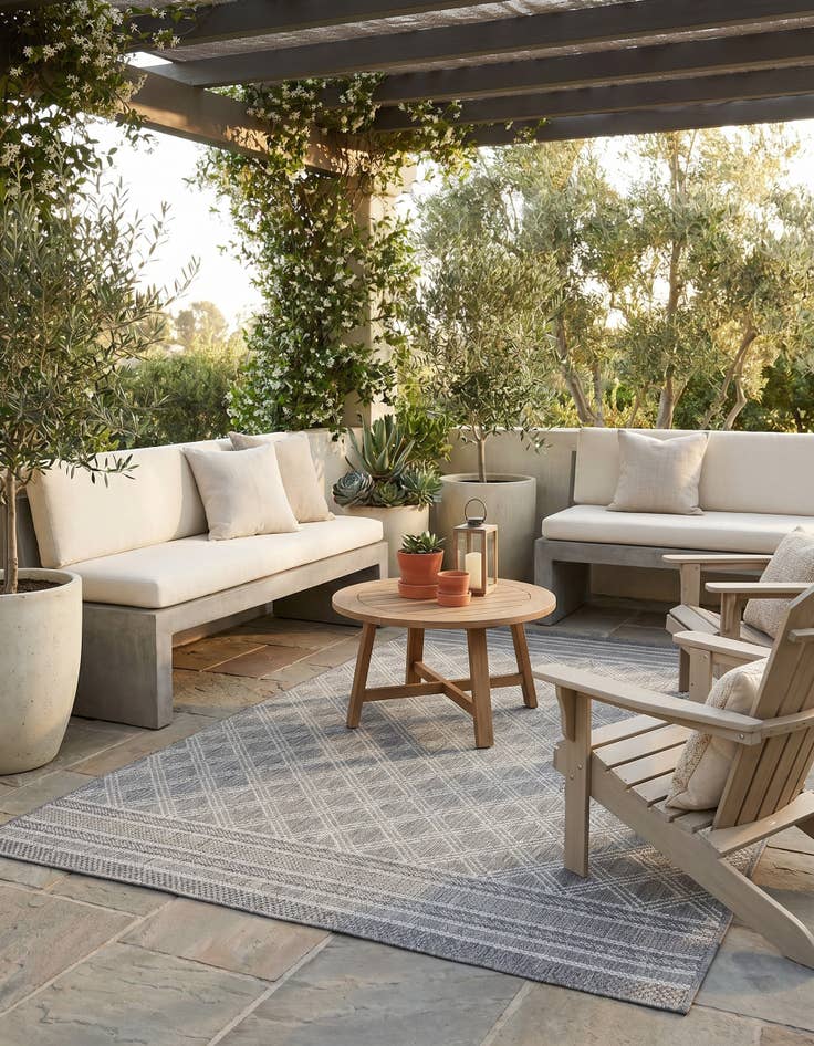 Detail image of 4' 1 x 6' 1 Easy-Clean Trellis Indoor / Outdoor Rug