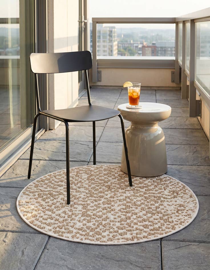 Detail image of 3' 1 x 3' 1 Easy-Clean Safari Indoor / Outdoor Round Rug
