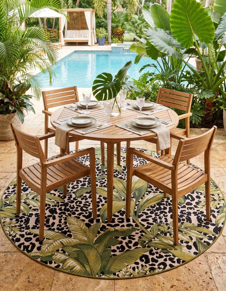 Detail image of 7' 10 x 7' 10 Easy-Clean Botanical Indoor / Outdoor Round Rug