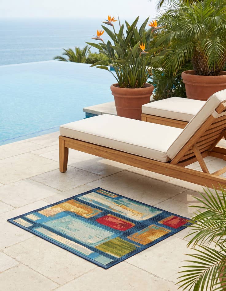 Detail image of 2' 2 x 3' Easy-Clean Modern Indoor / Outdoor Rug