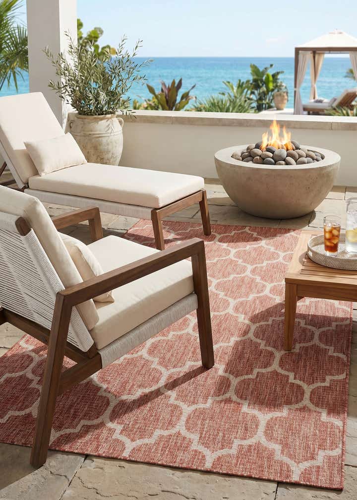 5' 3 x 8' Easy-Clean Lattice Indoor / Outdoor Rug