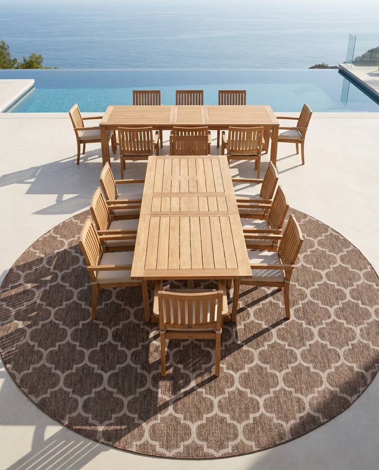 Detail image of 13' x 13' Easy-Clean Trellis Indoor / Outdoor Round Rug