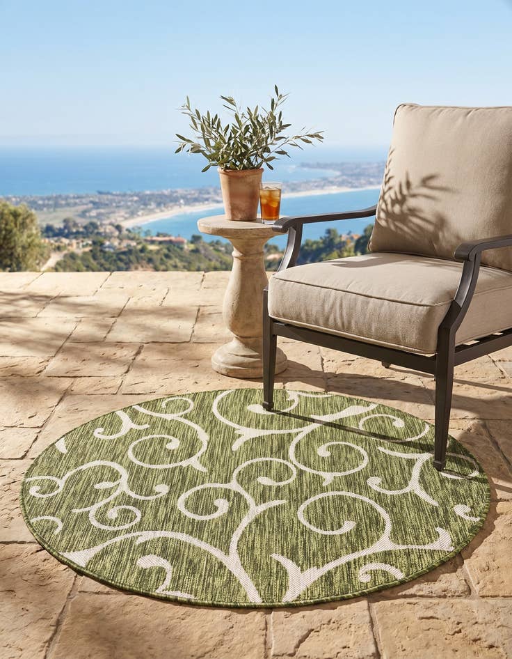 Detail image of 4' x 4' Easy-Clean Botanical Indoor / Outdoor Round Rug