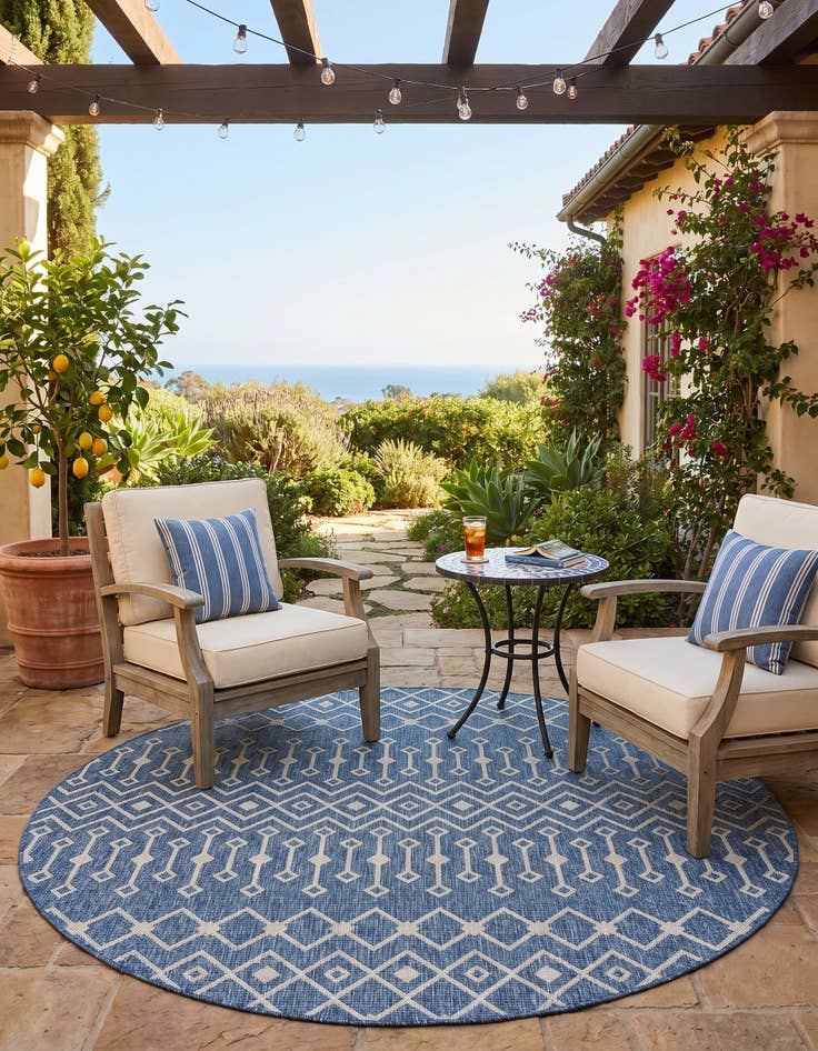 Detail image of 7' 10 x 7' 10 Easy-Clean Trellis Indoor / Outdoor Round Rug
