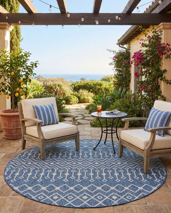 7' 10 x 7' 10 Easy-Clean Lattice Indoor / Outdoor Round Rug