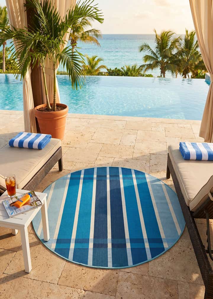 4' x 4' Easy-Clean Striped Indoor / Outdoor Round Rug