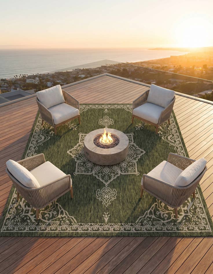 Detail image of 7' 10 x 7' 10 Easy-Clean Traditional Indoor / Outdoor Square Rug