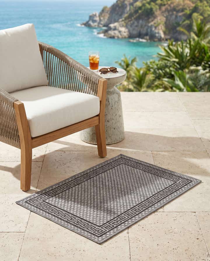 2' 2 x 3' Easy-Clean Border Indoor / Outdoor Rug