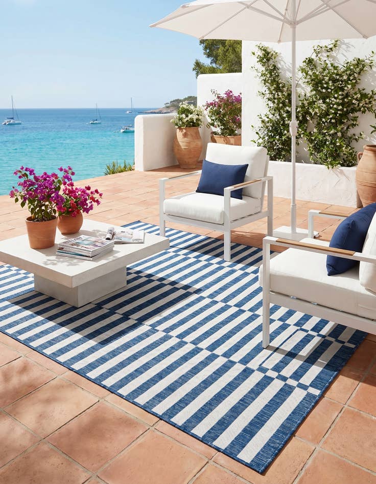 Detail image of 6' x 9' Easy-Clean Ribbon Indoor / Outdoor Rug