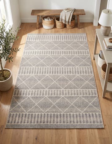 5' 3 x 8' Easy-Clean Lattice Indoor / Outdoor Rug