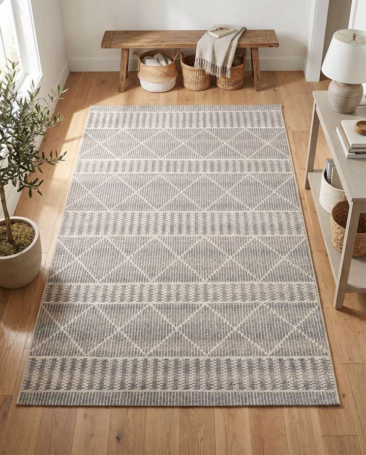 5' 3 x 8' Easy-Clean Lattice Indoor / Outdoor Rug