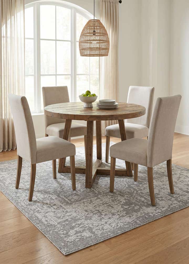 7' 10 x 7' 10 Easy-Clean Traditional Indoor / Outdoor Square Rug