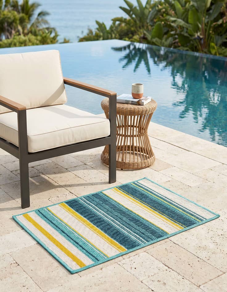 Detail image of 2' x 3' Easy-Clean Border Indoor / Outdoor Rug