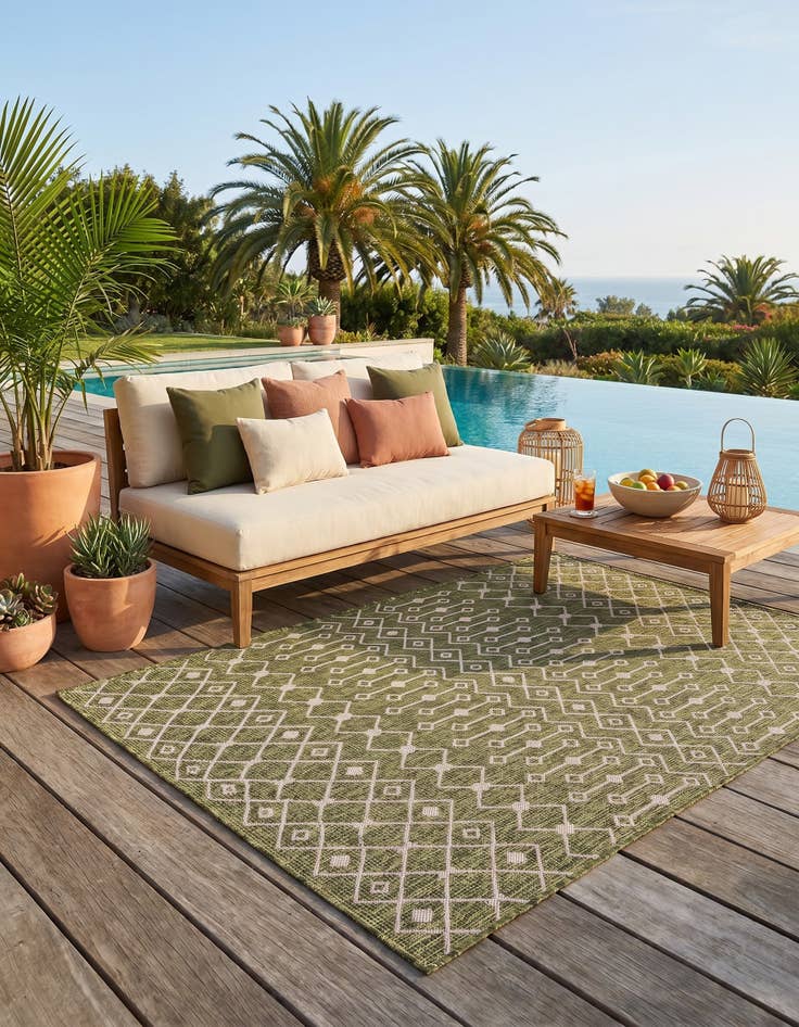 Detail image of 5' 3 x 8' Easy-Clean Trellis Indoor / Outdoor Rug