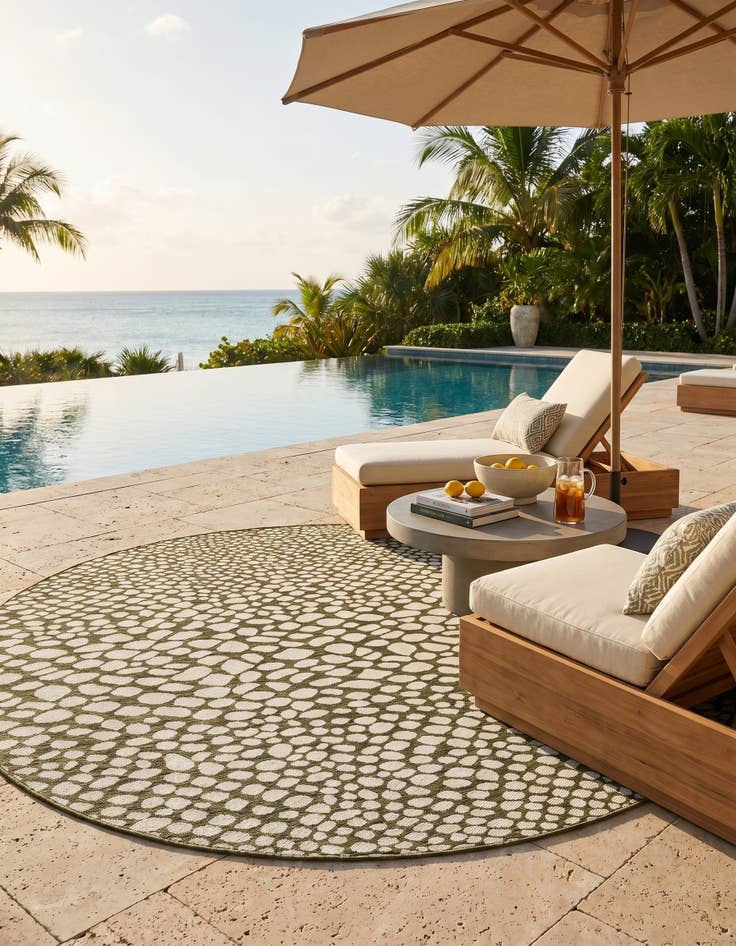 Detail image of 7' x 7' Easy-Clean Jill Zarin Indoor / Outdoor Round Rug