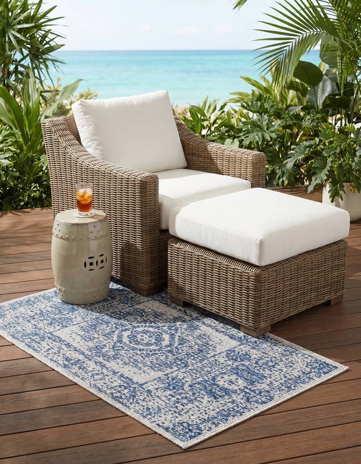 Detail image of 3' x 5' 3 Easy-Clean Traditional Indoor / Outdoor Rug