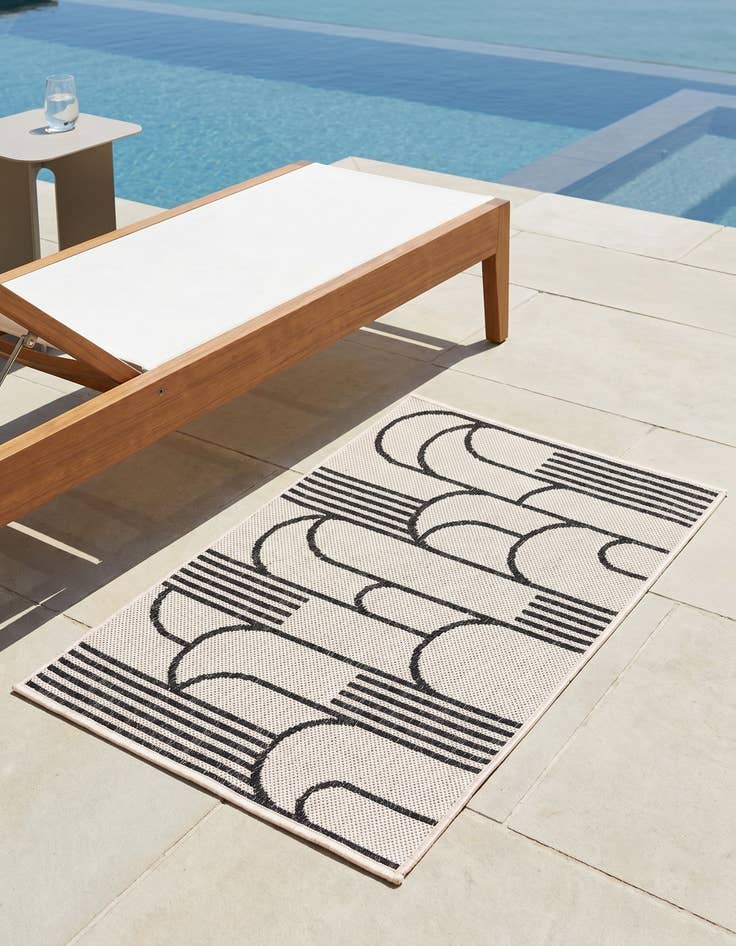 Detail image of 2' x 3' Easy-Clean Modern Indoor / Outdoor Rug