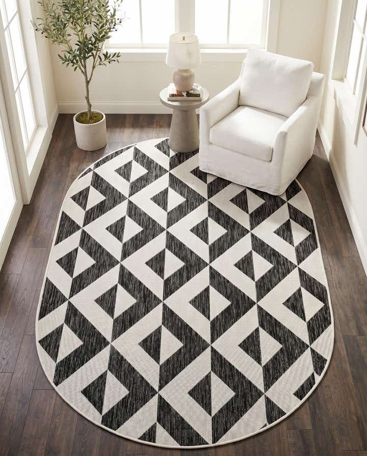 5' 3 x 8' Easy-Clean Jill Zarin Napa Indoor / Outdoor Oval Rug