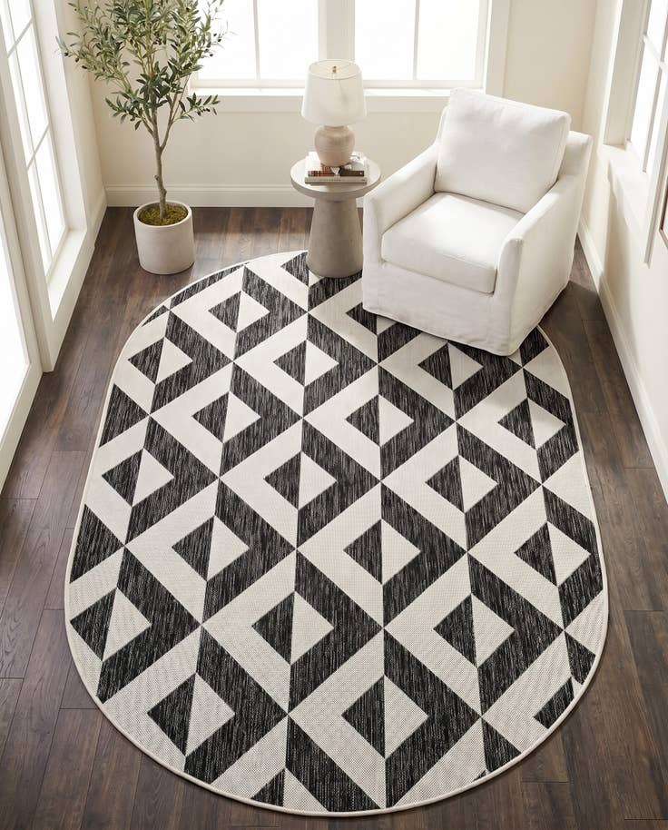Detail image of 5' 3 x 8' Easy-Clean Jill Zarin Napa Indoor / Outdoor Oval Rug