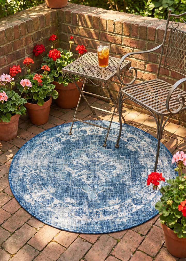 3' x 3' Easy-Clean Traditional Indoor / Outdoor Round Rug