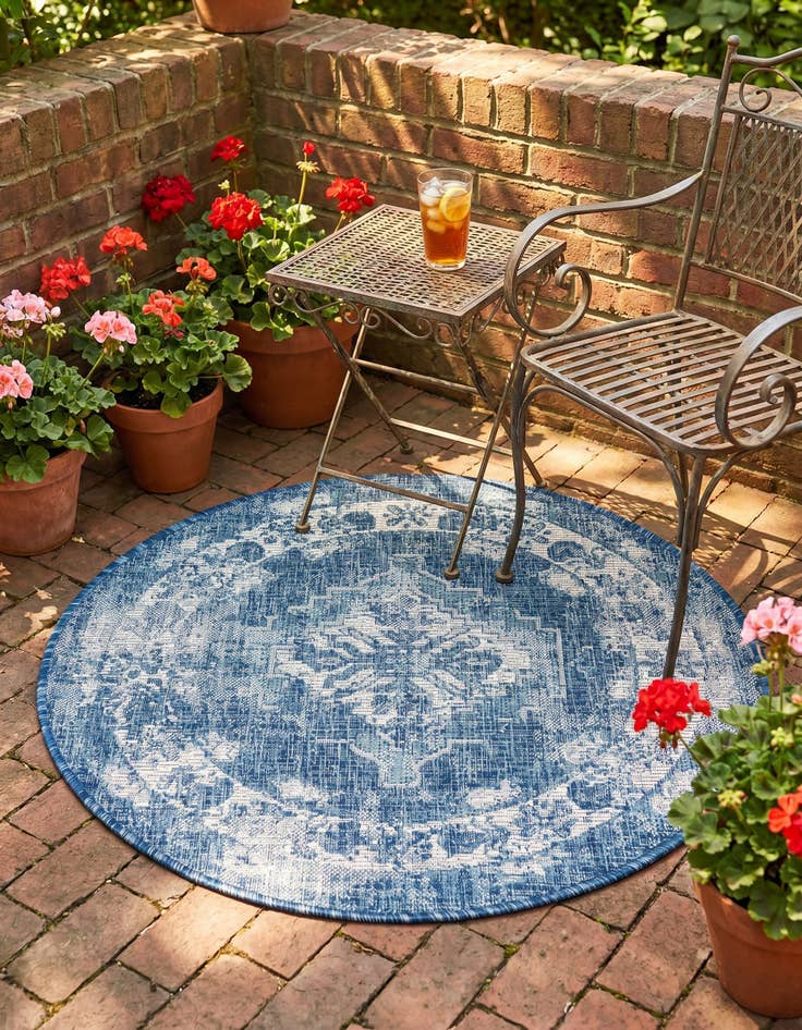 Detail image of 3' x 3' Easy-Clean Traditional Indoor / Outdoor Round Rug