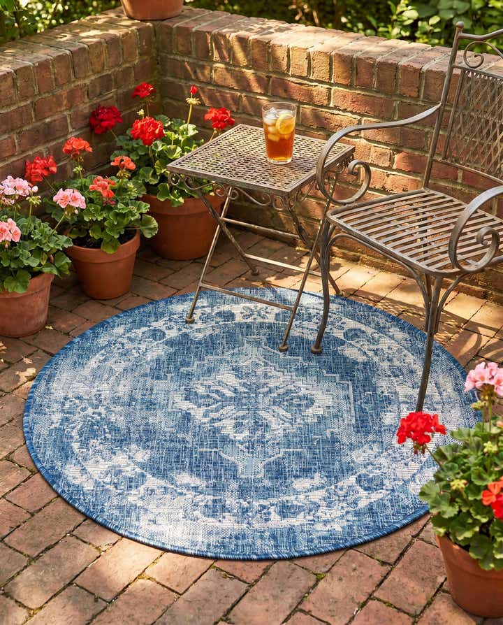 3' x 3' Easy-Clean Traditional Indoor / Outdoor Round Rug