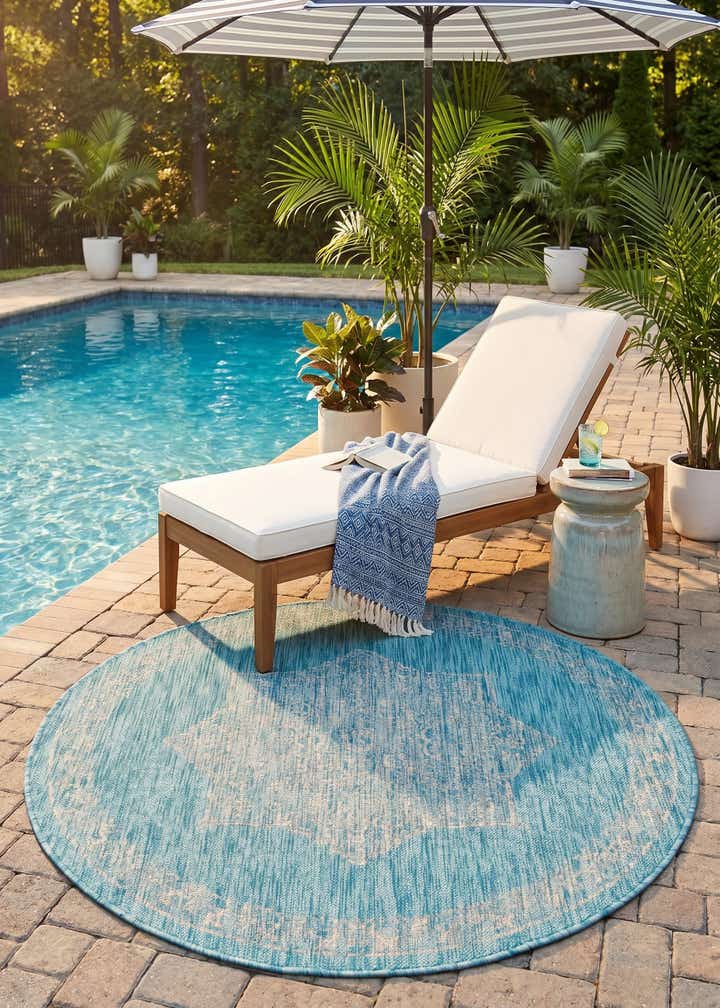 4' x 4' Easy-Clean Traditional Indoor / Outdoor Round Rug