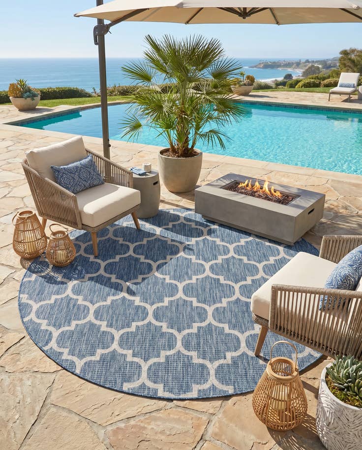 Detail image of 7' 10 x 7' 10 Easy-Clean Lattice Indoor / Outdoor Round Rug